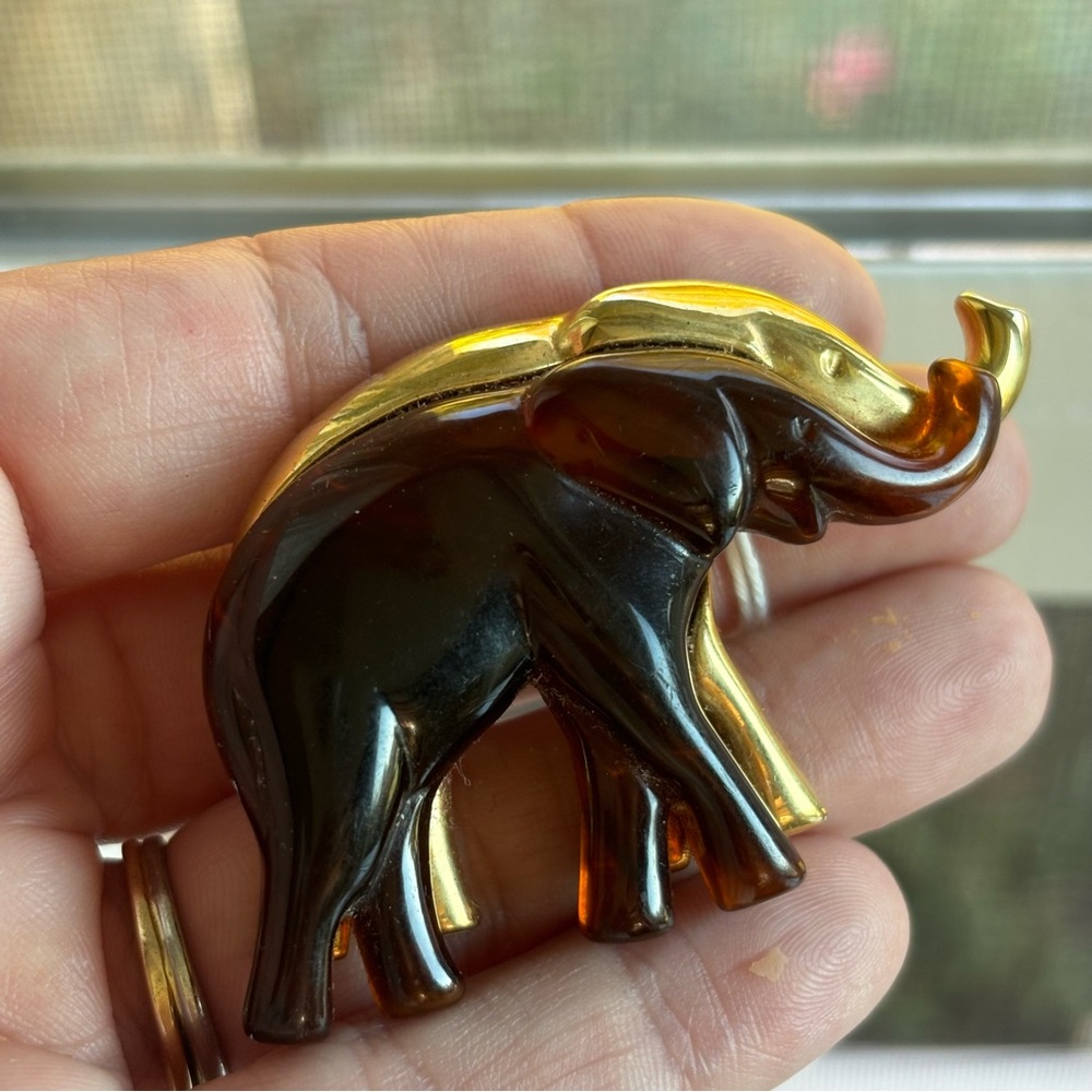 Vintage Liz Claiborne Gold Tone & Brown Lucite Trunk up Elephant Brooch Signed